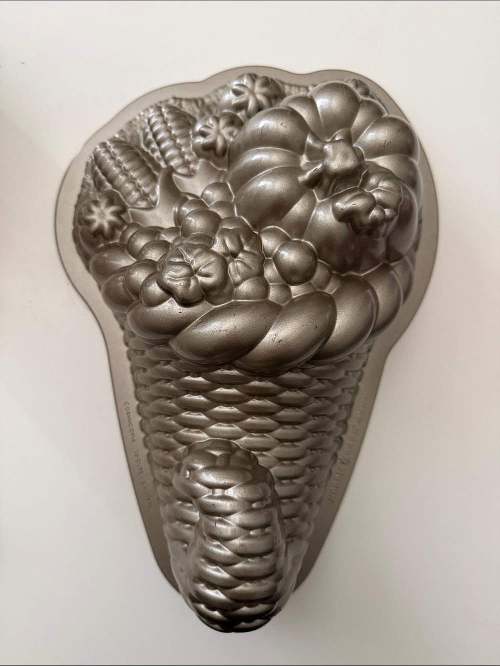 2010 Retired Nordic Ware 10 Cup Cornucopia (Horn of Plenty) Cast Aluminum Pan